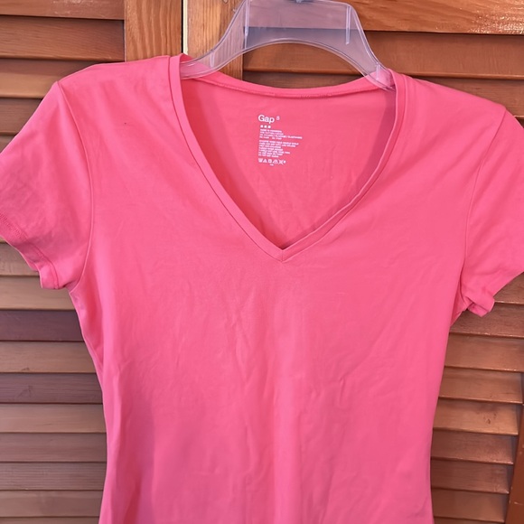 Gap NWOT apricot color tee - Picture 3 of 4